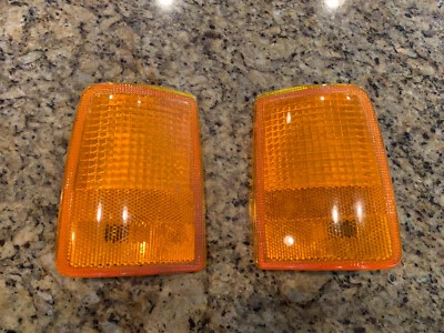 NOS GM 1986 Chevrolet Caprice Side Marker Light 86 Chevy Caprice Side Lens Amber - Image 1 of 4