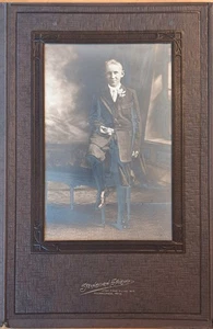 Antiguo retrato original fotografía joven vestido con su mejor domingo - Imagen 1 de 10