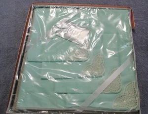 Vintage Tablecloth 44 x 44 with 4 Napkins Drip & Dry 100% Fine Cotton Lawn Green - Picture 1 of 7
