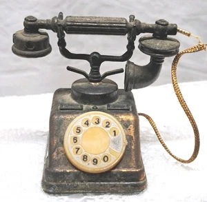 Vintage Enesco Druckguss Drehtelefon Bleistiftspitzer Original Aufkleber Hongkong - Bild 1 von 8