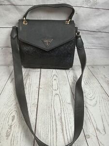 GUESS Black Leather Crossbody/Medium Handbag/