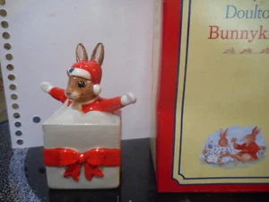 Royal Doulton Bunnykins sorpresa de Navidad con caja DB 146 210027 - Imagen 1 de 7
