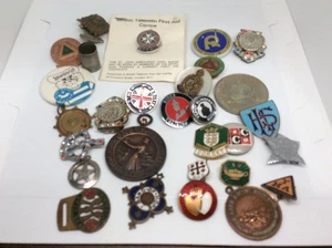 Job lot of Vintage Tin / Plastic Badges Patches etc - Picture 1 of 4