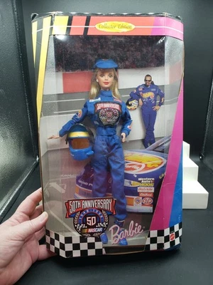 Boneca Barbie NASCAR 50º Aniversário Associação Nacional Stock Car Auto Racing - Imagem 1 de 4