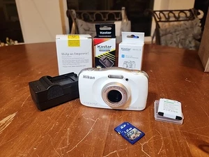 Nikon CoolPix W150 Digitalkamera weiß wasserdicht 10m / Shockproof 1,8m Ladegerät - Bild 1 von 18