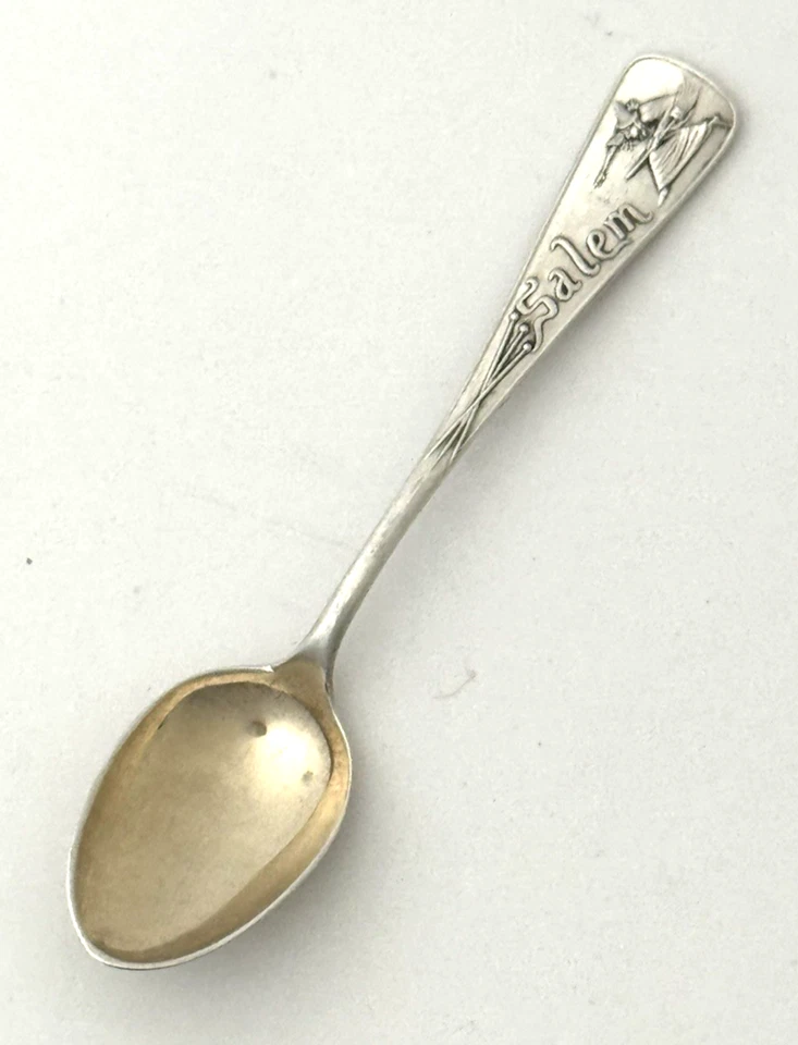 Cuchara Durgin Sterling Souvenir Demitasse BRUJA SALEM 4 1/4" Daniel Low Foto 1 de 4