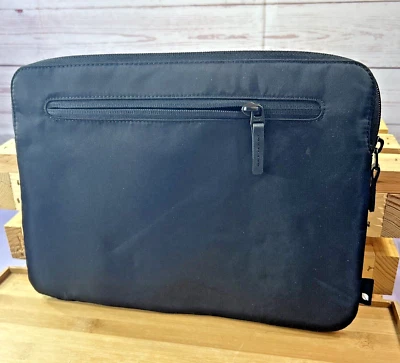 Funda Clásica Incase para Tablet Ipad Kindle 11.5" X 8.5" Negra Cremallera con Lateral Foto 1 de 4