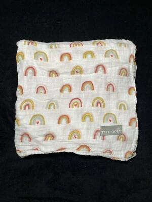 Manta para bebé Tate + Zoey arco iris corazones blanco suave muselina algodón envoltura Lovey Foto 1 de 4