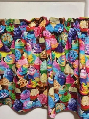 Cenefa de Navidad con estampado de cupcakes hecha a mano, 42 X 15 pulgadas Foto 1 de 2