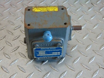 REDUCTOR BOSTON GEAR 7105J .6HP Foto 1 de 3