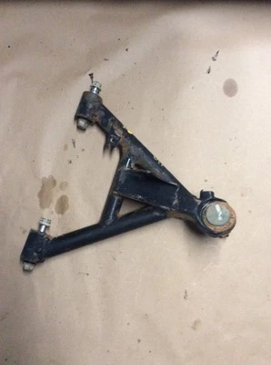 1999 HONDA TRX 300 2 X 4 FOURTRAX TRX300 OEM ПРАВАЯ РУКА ВЕРХНИЙ РЫЧАГ 51370-HM4-A20 - Изображение 1 из 4