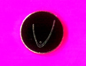PIN DE TENIS CABEZA PLATA Y NEGRO PIN SOLAPA INSIGNIA - Imagen 1 de 1