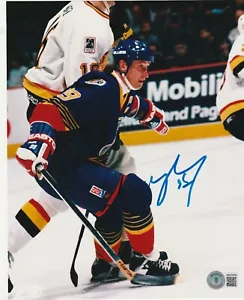 WAYNE GRETZKY Signed St. Louis BLUES 8x10 PHOTO w/ Beckett (BAS) LOA - Picture 1 of 2
