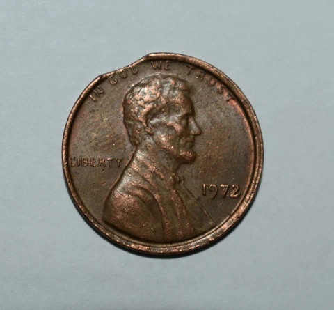 U2. A 1972 P LINCOLN CENT WITH CURVED CLIP AND SLIGHT BROADSTRIKE ERROR Cover