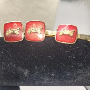 Cufflink+tieclip Set Red Enamel Vintage Car Motifs 1"1/4" - Picture 1 of 8