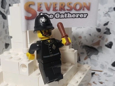 Lego Series 11 Constable Mini with Club - 71002 - Excellent shape! - Image 1 of 3