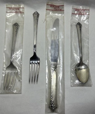 READ NOS Oneida Silver Damask Rose Heirloom Sterling 4 Piece Pl Set NO MONOGRAM - Image 1 of 4