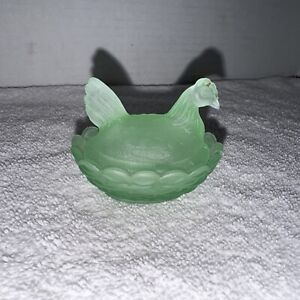 Vintage Westmoreland Green Satin Glass Mini Hen on Nest Covered Dish (A-1)