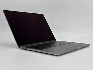 MacBook 13" 2019 A2159 macOS Sequoia 2560x1600 Iris 645 i5 1,46 GHz 16 GB 256 GB - Foto 1 di 5