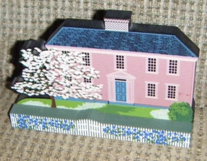 1998 MUNROE TAVERN LEXINGTON MASSACHUSETTS Shelia's Wood Buildings Shelf Sitter - Picture 1 of 2