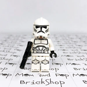 LEGO Star Wars Clone Trooper (Phase 2) with Medium Blaster and Nougat Head - Picture 1 of 7