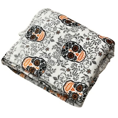 Skull & Bones 100% 聚酯纤维柔软毛绒 55 英寸 x 66 英寸万圣节毯子新品 — 第 1/4 张图片