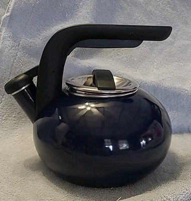 KitchenAid Estufa Silbador Tetera 1.5qt Porcelana Esmalte Acero Inoxidable AZUL MARINO  Foto 1 de 4