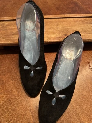 Zapatos de salón Thierry Rabotin Italia 39 EE. UU. 8,5 negros gamuza punta almendra tacón bajo BX Foto 1 de 4