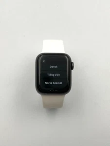 Apple Watch Series 5 40mm Aluminum GPS With White Band - Picture 1 of 3