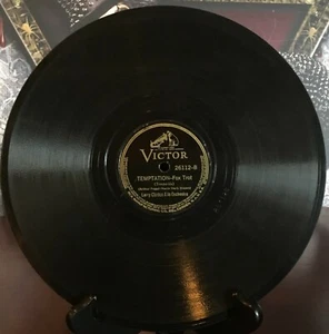 10" 78 RPM VARIETY IS THE SPICE OF LIFE | TEMPTATION LARRY CLINTON & ORCHESTRA - Picture 1 of 5