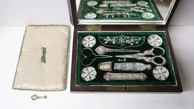 Ancien Nécessaire à couture Charles X en bois marqueté argent cristal et nacre - Photo 1/4