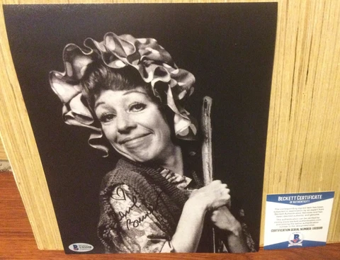 THE CAROL BURNETT SHOW SIGNED 8x10 PHOTO BECKETT BAS Cover