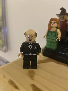 Lego Alfred Custom Mini Figure From BTAS - Picture 1 of 2