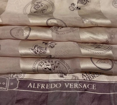 Bufanda/chal cuadrado de seda Alferedo Versace  Foto 1 de 4