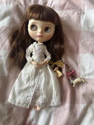 Vestido blanco personalizado para muñeca Blythe Foto 1 de 4