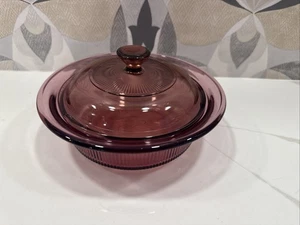 VTG PYREX Corning VISION Casserole Dish 1 Quart Round CRANBERRY with Lid USA - Picture 1 of 8
