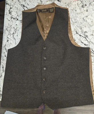 Винтажный мужской экшн-костюм Levi's коричневый жилет размеры на фото - Изображение 1 из 4