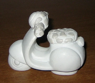 CLARALUNA Scooter Vespa riproduzione in gesso modellino firmato - da collezione - Immagine 1 di 4