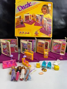 Kenner/Mattel Dazzle City Furniture 1981 juego en caja con 4 muñecas - Imagen 1 de 16