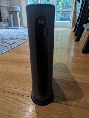 Cable módem Motorola MG8702 DOCSIS 3.1 con router Gigabit con cable coaxial Foto 1 de 4