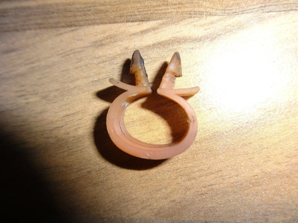 Fiat X1/9 X19 Small Wiring Clip. - Image 1 of 1