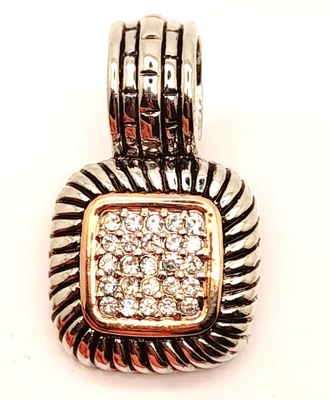 Hermoso Colgante Estilo Diseñador 2 Tonos Oro y Plata con Estrás Transparente Solo Foto 1 de 4