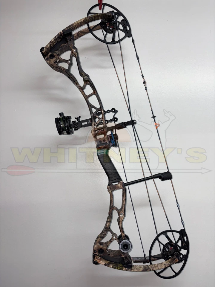 Used - Bowtech CP30 - Right Hand -  60lbs - 25"-30.5" - Mossy Oak - Image 1 of 4