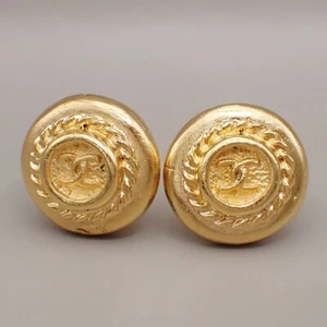 CHANEL CC Logo Button Round Earrings Clip-on Gold France Vintage 77RK787 - Picture 1 of 10