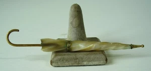 Antiker Nadel Behälter Regenschirm Motiv Perlmutt um 1890 - Bild 1 von 4