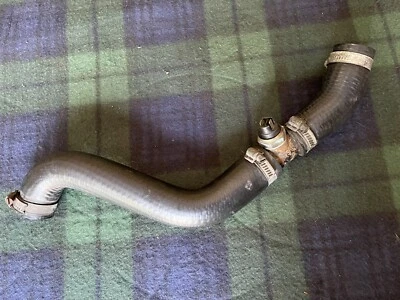 Manguera de radiador superior clásica Saab 900 y corte de CA Foto 1 de 4