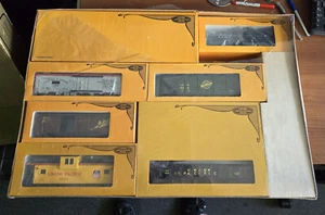 LIONEL Gold Coast Limited Edition 6-1361 Union Pacific O Gauge Train Set NIB - Picture 1 of 2