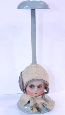 Antiguo Alemán Papel Maché Madera Ojos Laterales Muñeca Cabeza Niña Sombrero Soporte 9.5" De Colección Foto 1 de 4