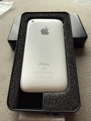 New AppleCare replacement handset iPhone 3g 16gb - WHITE 2nd Generation 2008 - Image 1 of 4