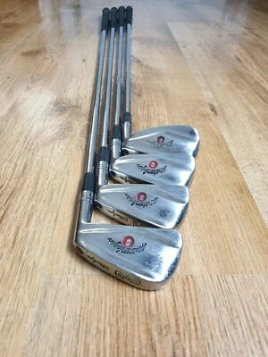 Walter Hagen Ultradyne Half Iron Set 3,5,7 & 9 - Image 1 of 4